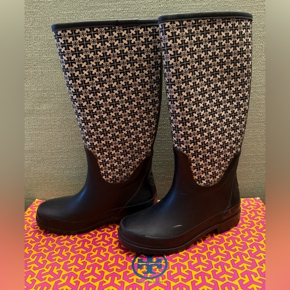 Tory Burch Shoes - Tory Burch Black and Cream Winter Rain Boots